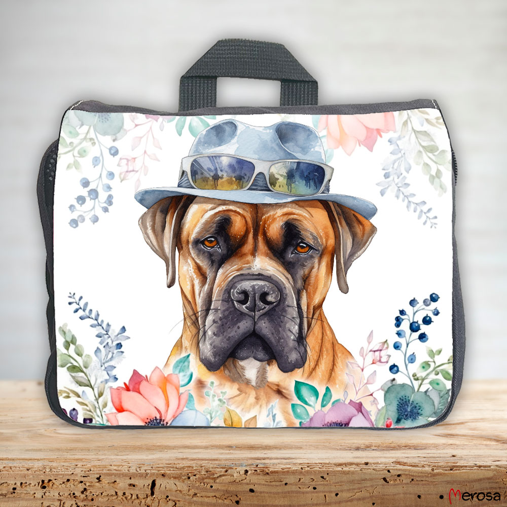 eine anthrazitfarbene Hundetasche mit mehreren Reißverschlussfächern, welche mit einem Boerboel mit Brille und Hut und einer Blumenranke im fröhlich bunten Watercolor-Stil bedruckt ist