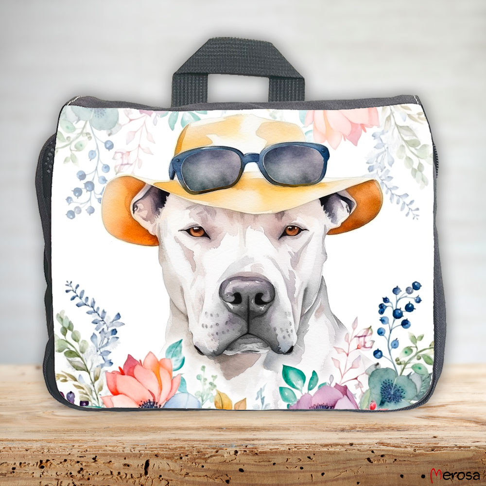 eine anthrazitfarbene Hundetasche mit mehreren Reißverschlussfächern, welche mit einem Dogo Argentino mit Brille und Hut und einer Blumenranke im fröhlich bunten Watercolor-Stil bedruckt ist